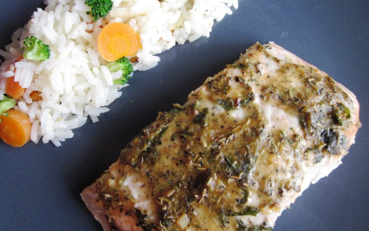 Black Salmon &mu;&epsilon; &mu;&omicron;&upsilon;&sigmaf; &psi;&eta;&tau;&omicron;ύ &pi;&alpha;&nu;&tau;&zeta;&alpha;&rho;&iota;&omicron;ύ