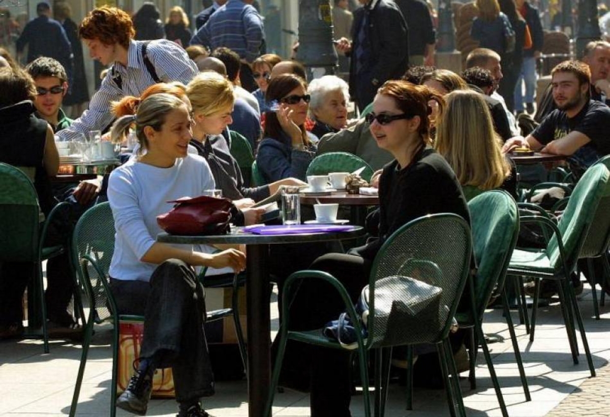 &Tau;ί &epsilon;&pi;&eta;&rho;έ&alpha;&sigma;&epsilon; &tau;&eta;&nu; &epsilon;&sigma;&tau;ί&alpha;&sigma;&eta;? &Pi;&omicron;&iota;&omicron;&iota; &omicron;&iota; &chi;&alpha;&mu;έ&nu;&omicron;&iota; &kappa;&alpha;&iota; &pi;&omicron;&iota;&omicron;&iota; &omicron;&iota; &kappa;&epsilon;&rho;&delta;&iota;&sigma;&mu;έ&nu;&omicron;&iota;?
