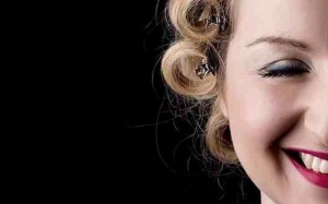 An interview with Lila Karapostoli at living&ndash;postcards.com
