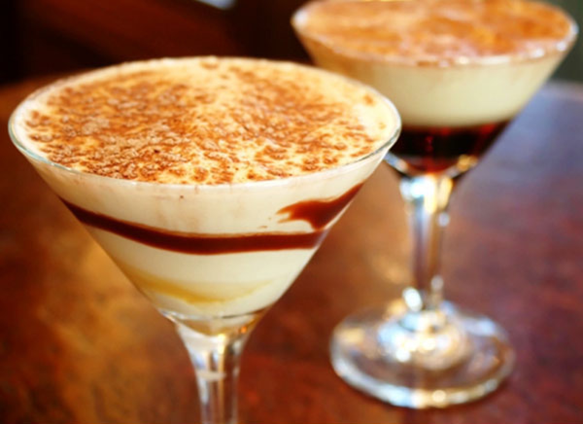 Pina Colada &mu;&epsilon; Mousse &Sigma;&omicron;&kappa;&omicron;&lambda;ά&tau;&alpha;&sigmaf;