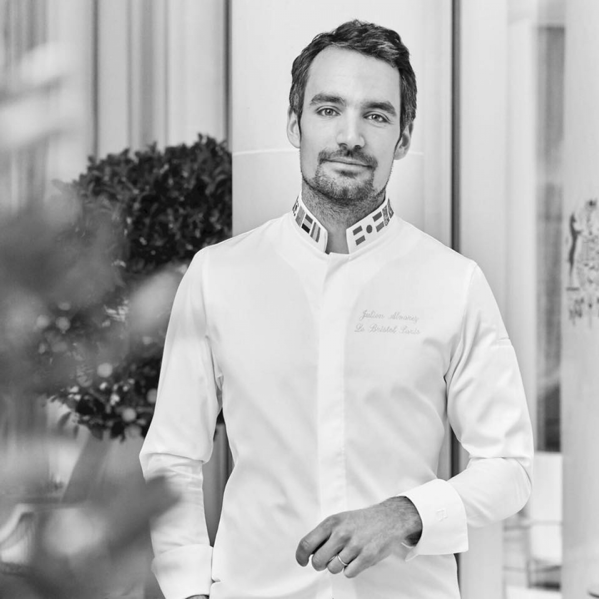 &Omicron; Julien &Aacute;lvarez &alpha;&lambda;&lambda;ά&zeta;&epsilon;&iota; &tau;&omicron; &mu;&epsilon;&nu;&omicron;ύ &sigma;&tau;&omicron; &laquo;Caf&eacute; Pouchkine Paris&raquo; &kappa;&alpha;&iota; &gamma;ί&nu;&epsilon;&tau;&alpha;&iota; &omicron; &nu;έ&omicron;&sigmaf; pastry chef &sigma;&tau;&omicron; &laquo;Le Bristol Paris&raquo;